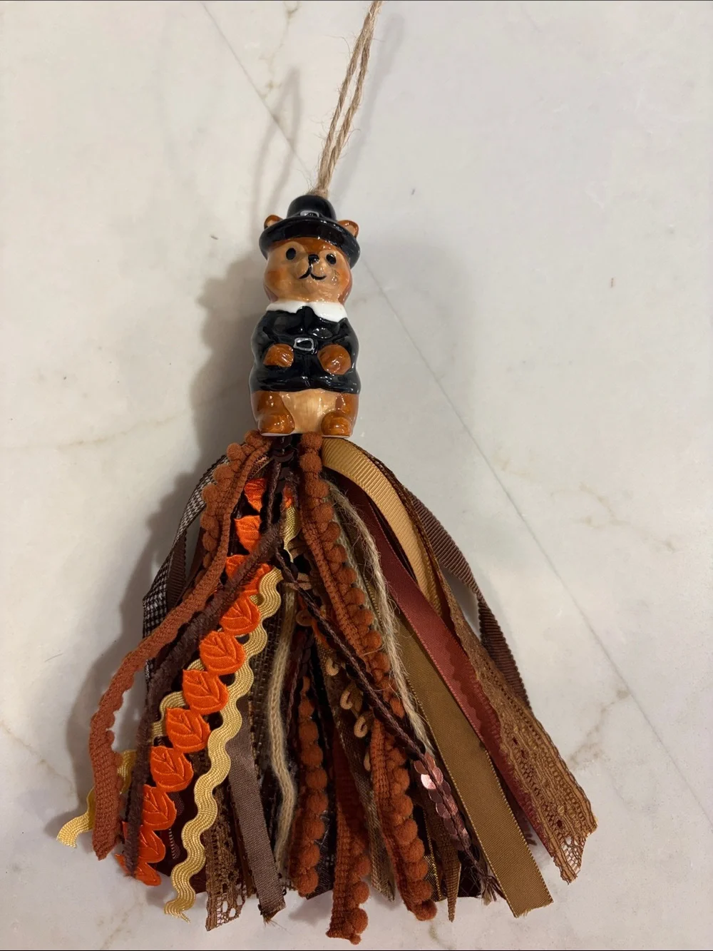 Salt shaker tassel